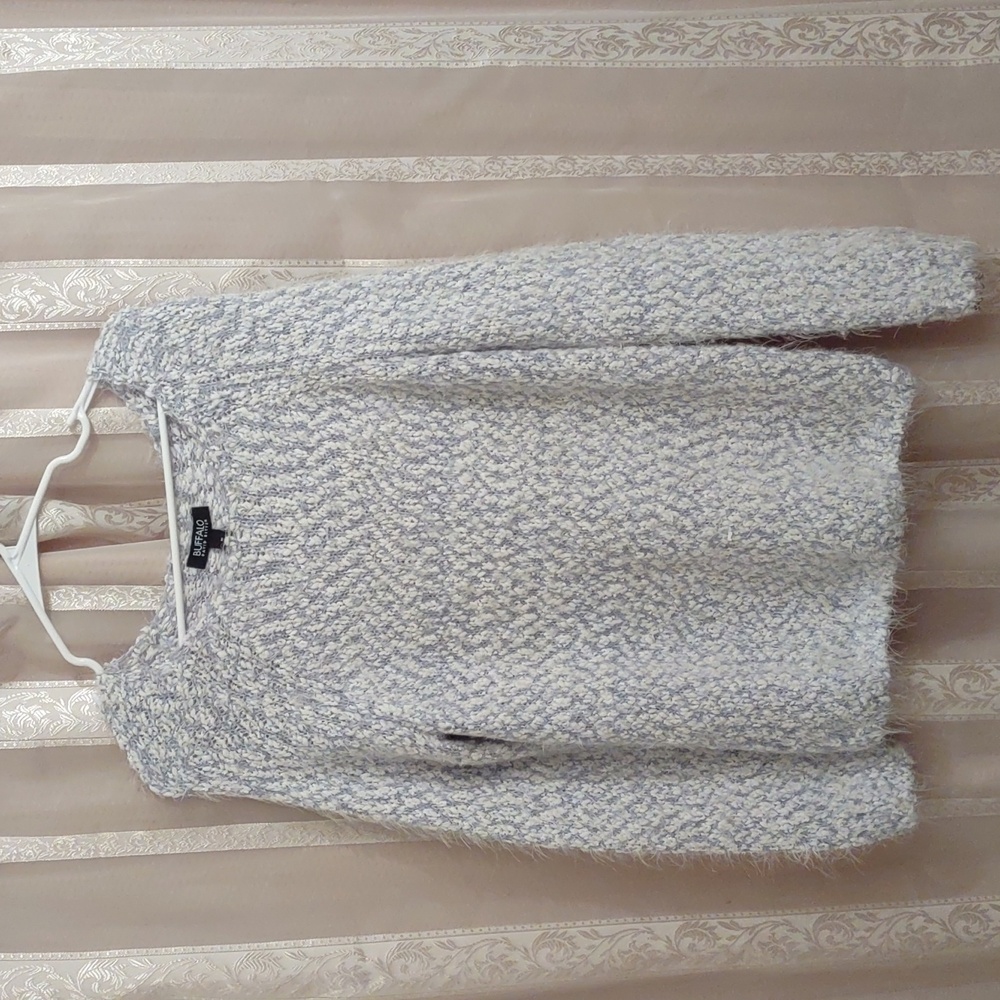 Buffalo David Britton size small gray & white size Med